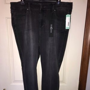 NWT Liverpool Kaylie skinny jeans. Dark Grey. 16W.